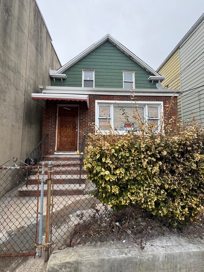 Building Photo - 76 Greenville Ave