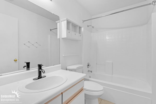 Building Photo - Comfortable 3Bdm 2Ba Home in Sun City!