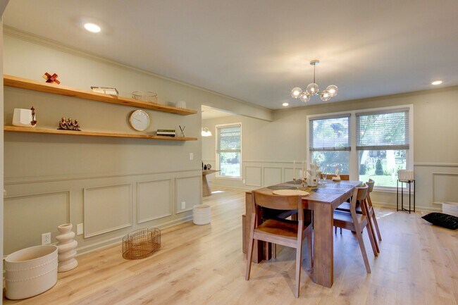 Building Photo - 2144 Pace Dr