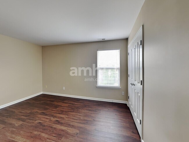 Building Photo - 275 Flanders Dr