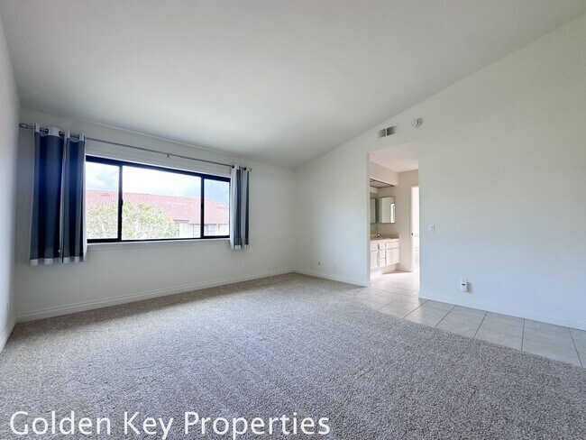 Building Photo - Move-in ready townhome in desirable Summerhill community in Encinitas!