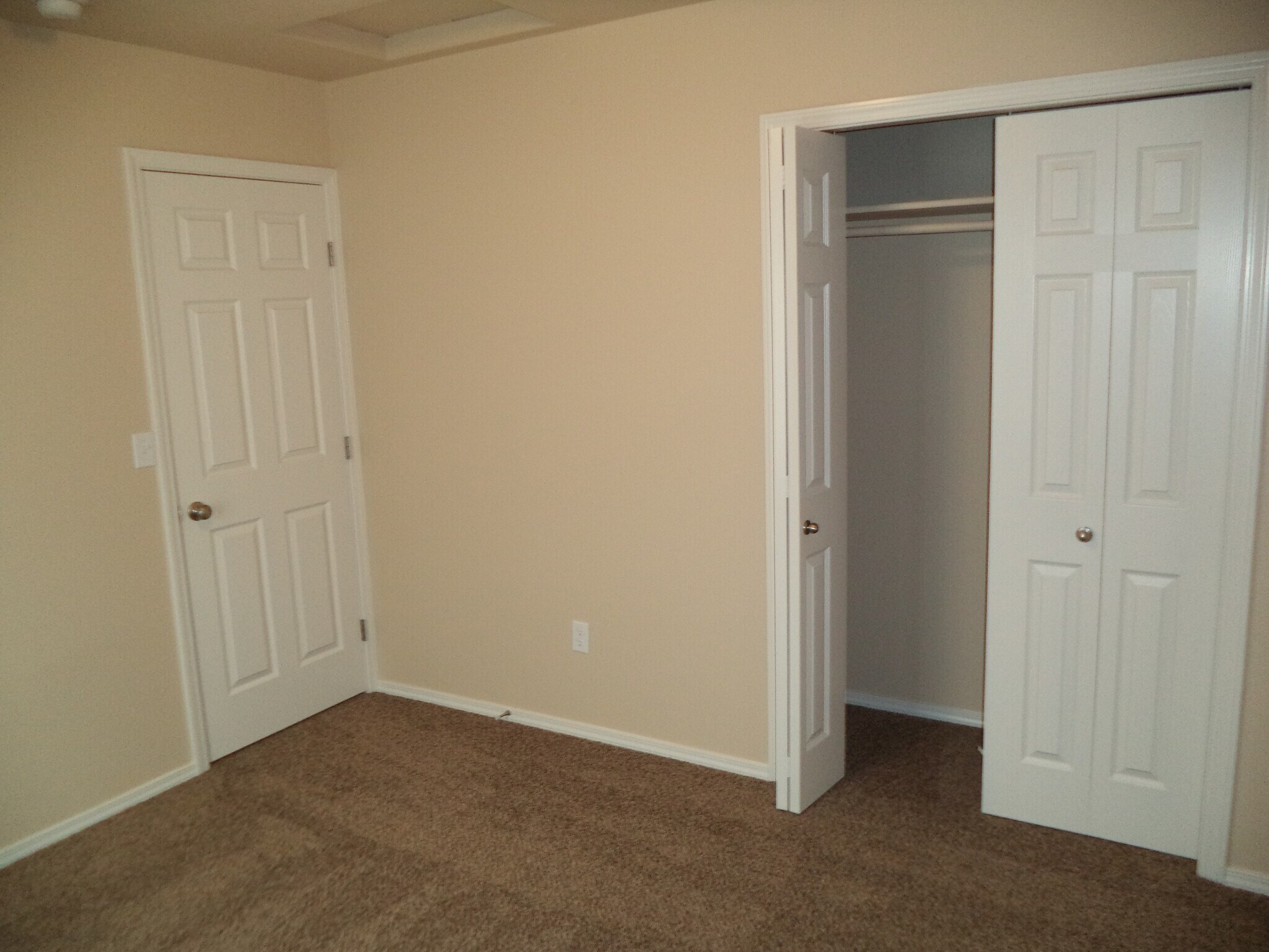 Building Photo - 10056 W Rustica St