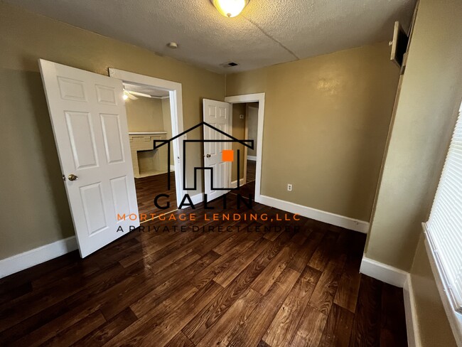 Building Photo - 204 Sugden St
