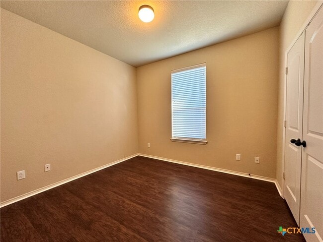 Building Photo - 502 Creekside Cir
