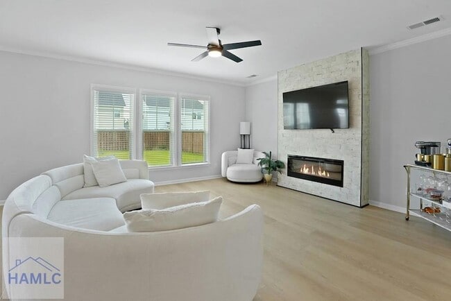 Building Photo - 25 Ashmont St
