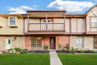 Building Photo - Charming 3-Bedroom Townhome in Prime Memor...