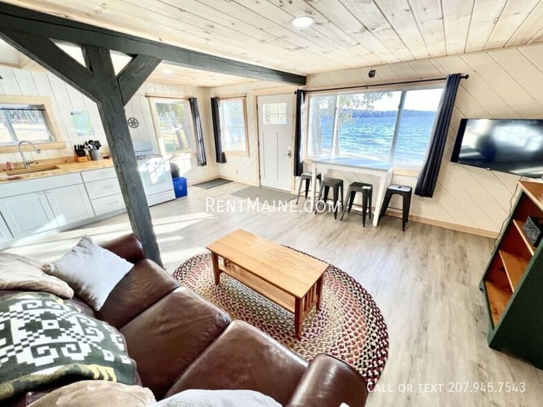 Primary Photo - 8 Sand Beach Ln