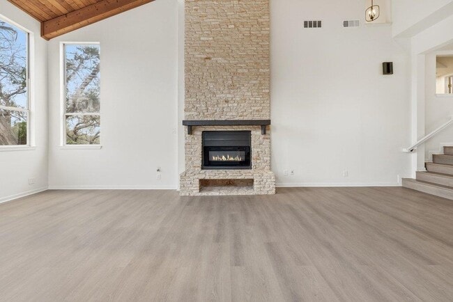 Building Photo - 2204 Toro Canyon Rd