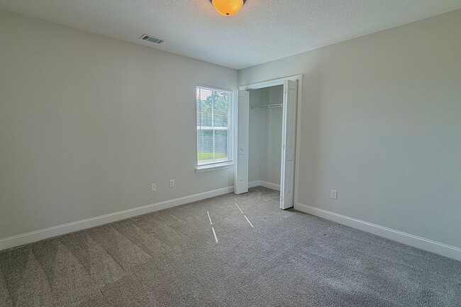 Building Photo - 44 Rimes Ave SE