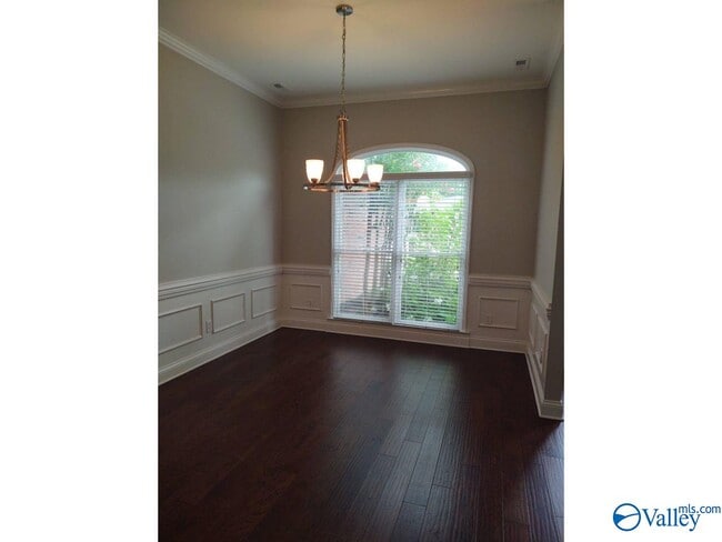 Building Photo - 3102 Connomara Ct SE