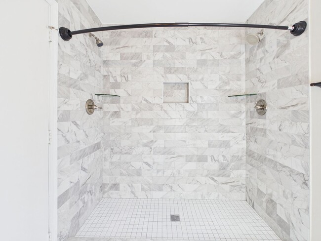 Building Photo - 12024 Lockett Ridge Ave