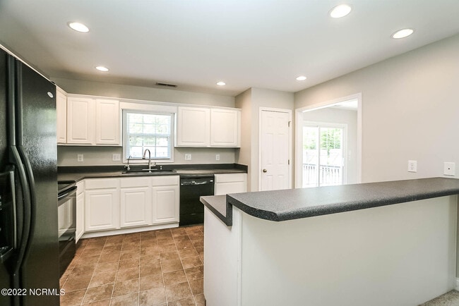 Building Photo - 102 S Park Ln