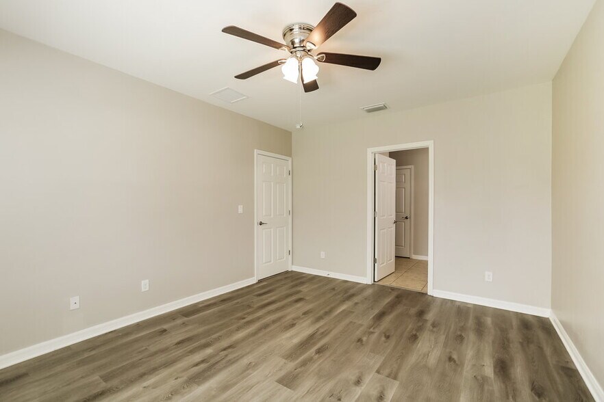 Building Photo - 21 SE 20th Pl