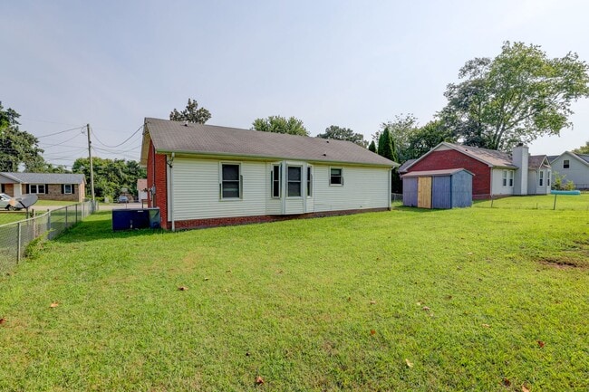 Building Photo - 204 Bob White Dr