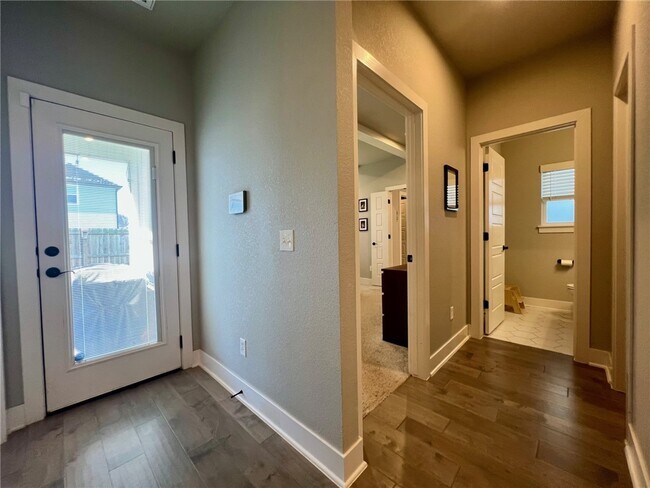 Building Photo - 1720 W Broadway Pl