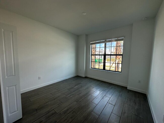 Building Photo - 11247 Canopy Loop