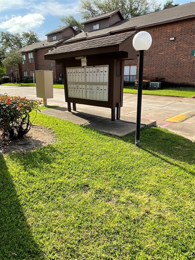 Building Photo - 3100 Walnut Bend Ln