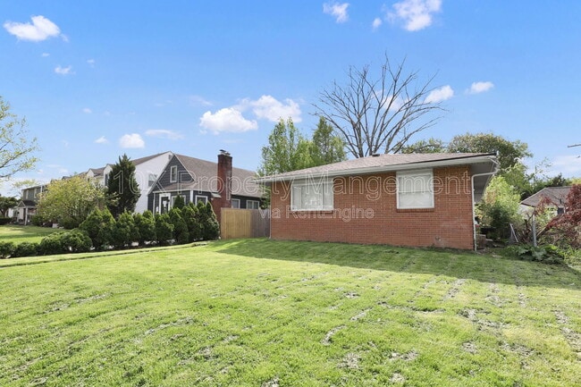 Building Photo - 711 S Chesterfield Rd