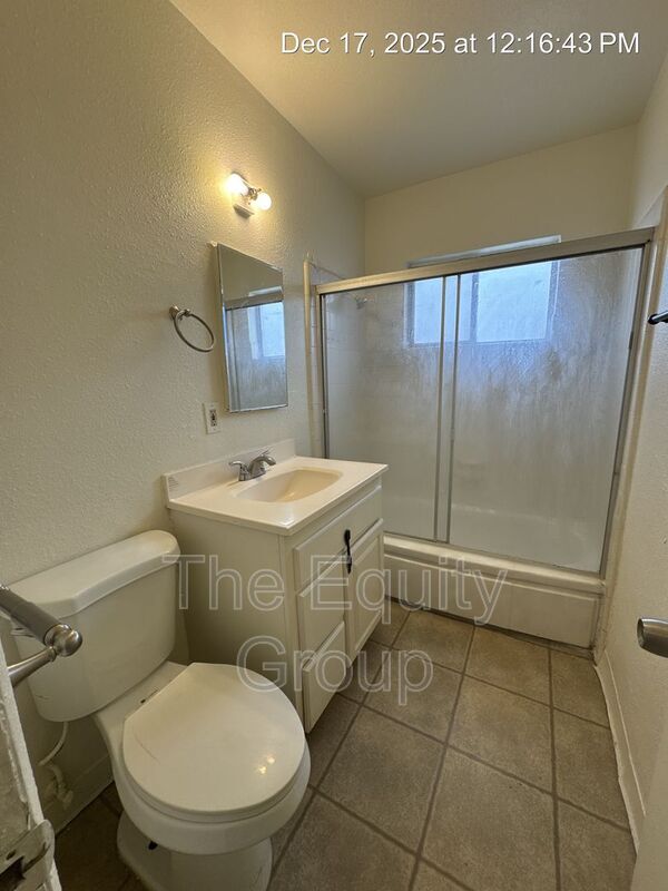 Building Photo - 830 Davis St