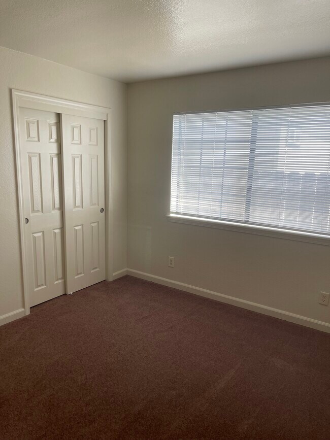 Building Photo - 817 Lake Ave