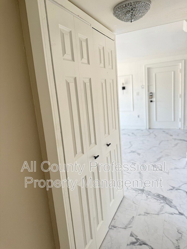 Building Photo - 7111 Miami Lakes Dr