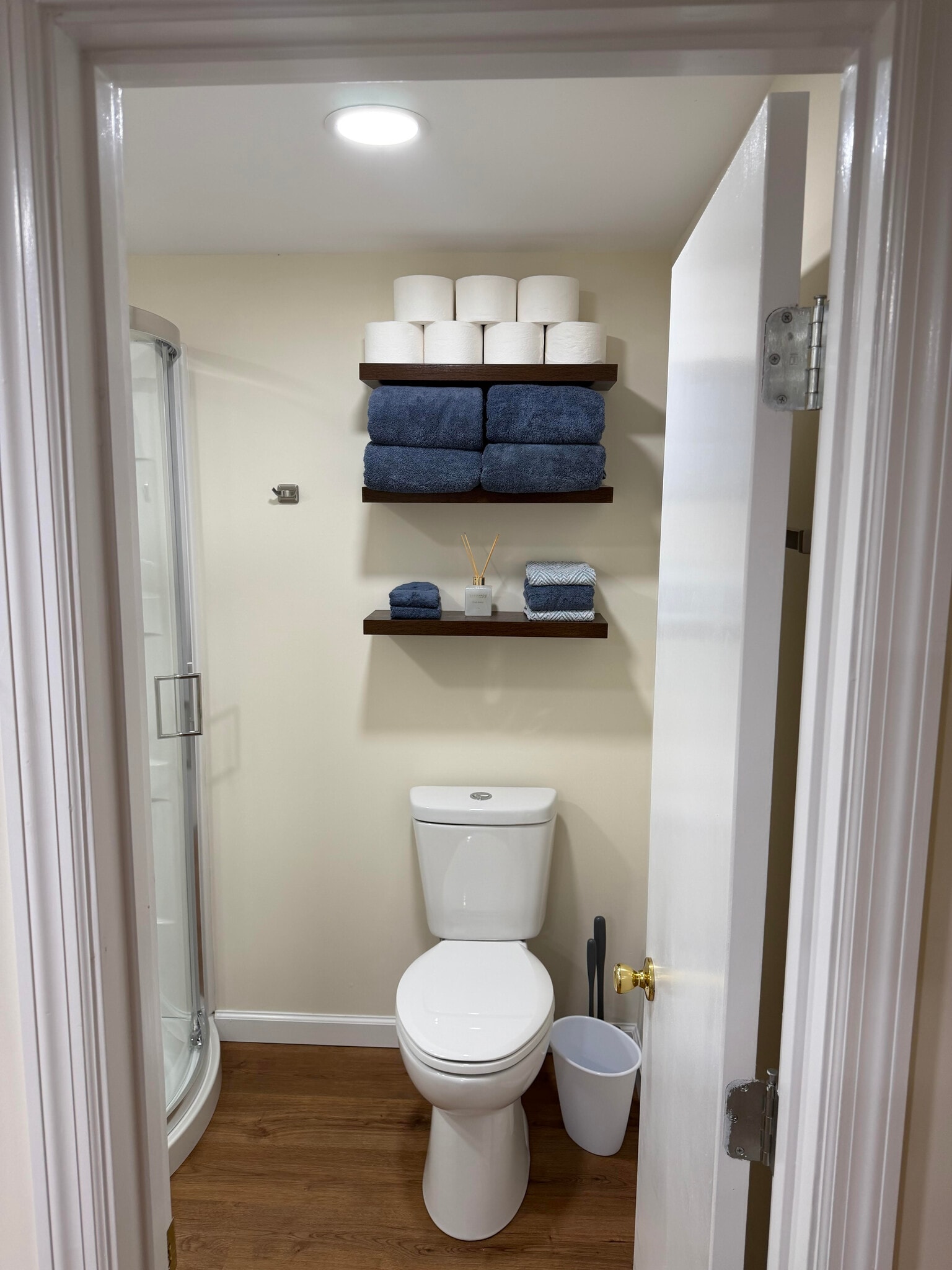 Bathroom - 104 W Hembree St