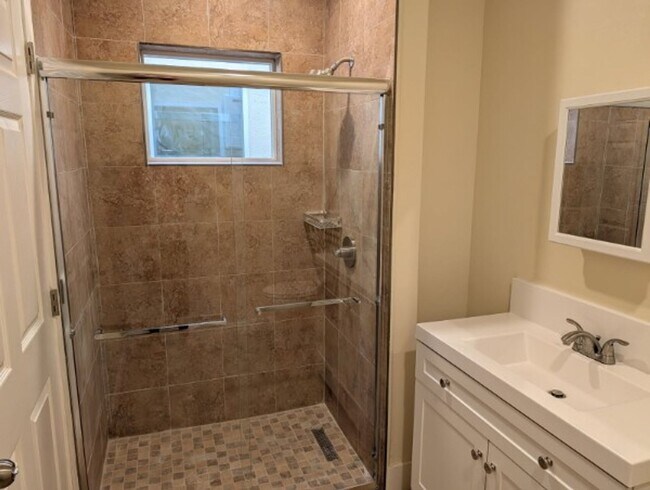 Building Photo - 1938 N Mills Ave