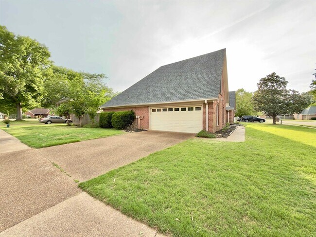 Building Photo - 275 Home Pl