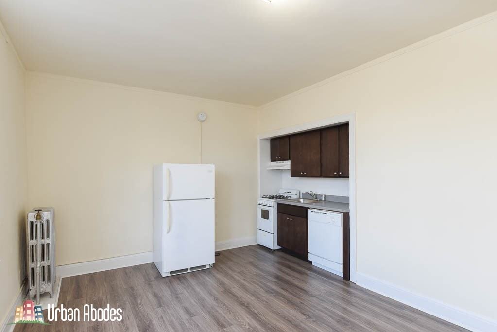 Building Photo - 3314 W Diversey Ave