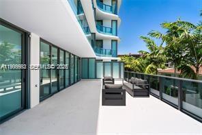 Building Photo - 9901 W Bay Harbor Dr