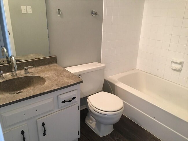 Building Photo - 1703 Timberwood Dr