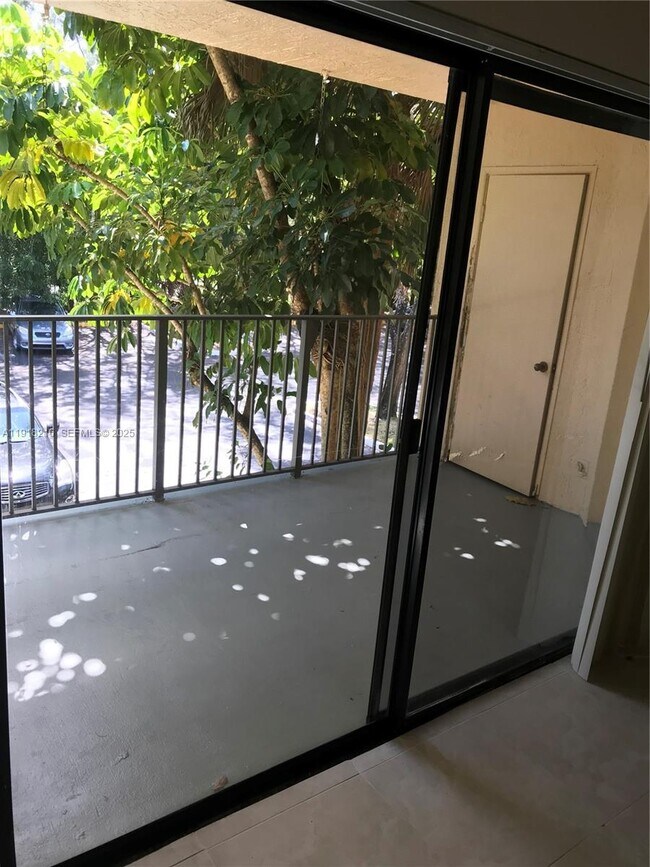 Building Photo - 9999 Summerbreeze Dr