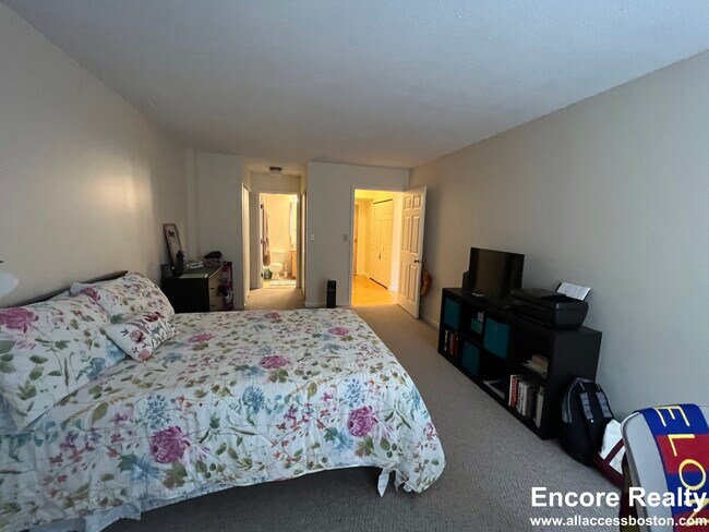 Building Photo - 345 Franklin St