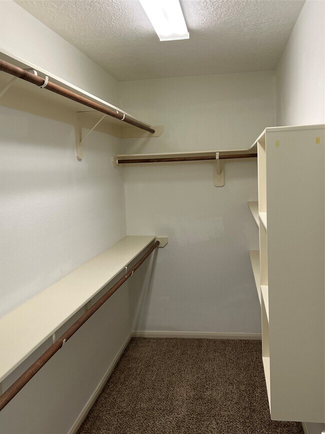 Building Photo - 99 Fordland Estate Dr