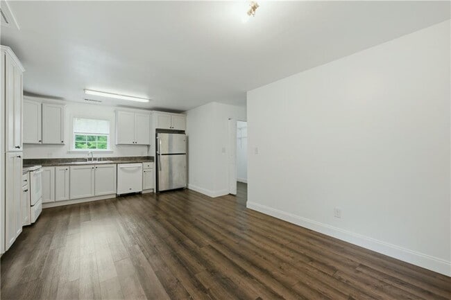 Building Photo - 226 Thornton St SW