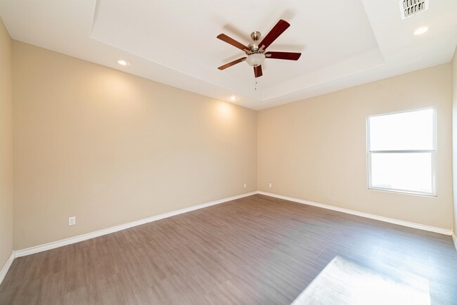 Building Photo - 120 Tranquilo Dr