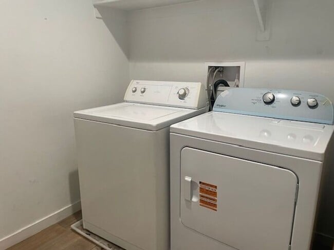 Building Photo - Large spacious 4 bedroom home located in cul de sac