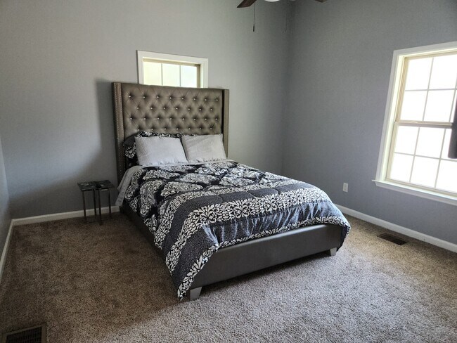 Building Photo - 1109 Windsor St SW