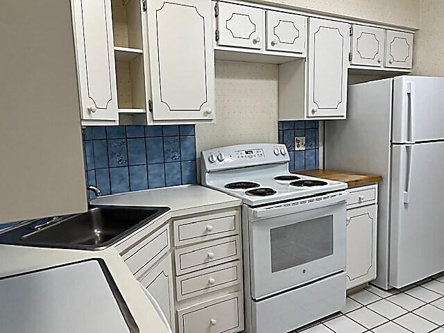 Building Photo - 2202 Acacia Park Dr