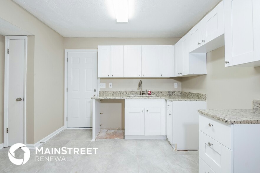 Building Photo - 5722 Phillips Dr