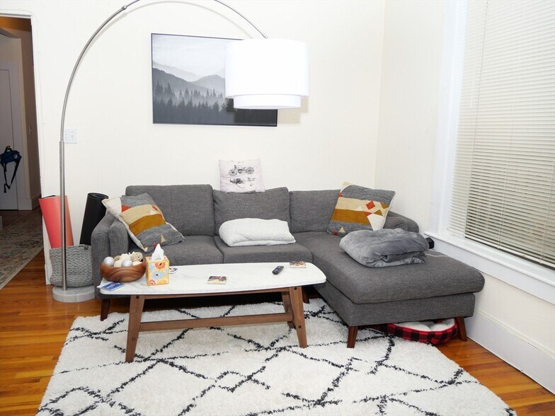 Building Photo - 1410 Beacon St