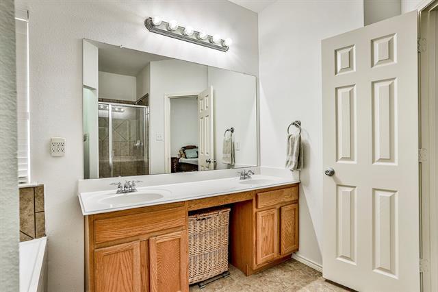 Building Photo - 9921 Delamere Dr