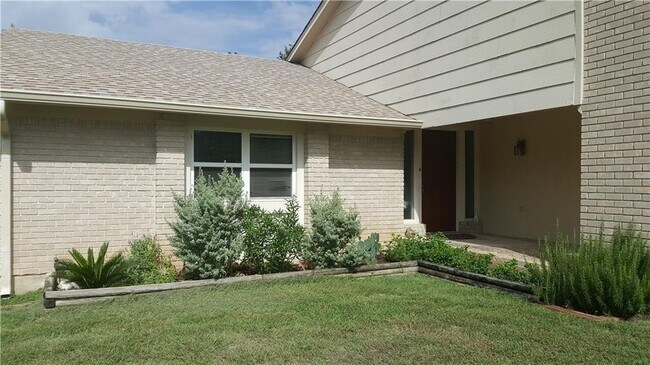 Building Photo - 125 Ridgecrest Rd