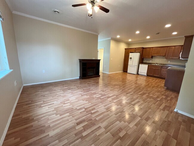 Building Photo - 2 Bedroom Townhome In Lennox, SD!!