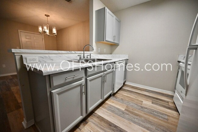 Building Photo - 214 Tooke St