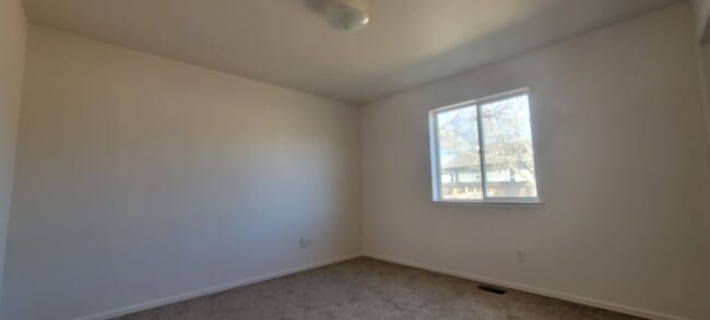 Building Photo - 840 Heather Pl