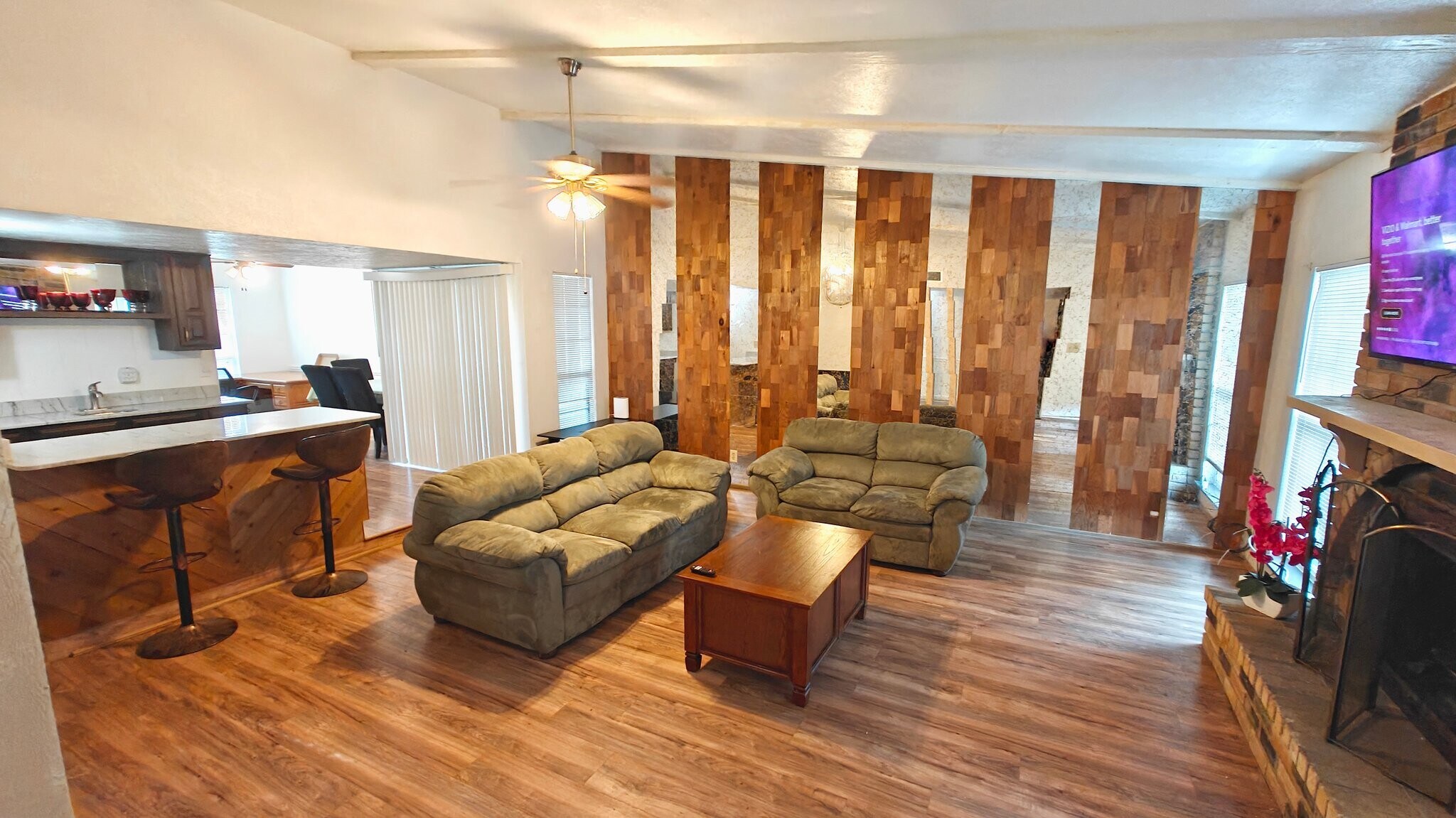 Building Photo - 2705 Treeview Dr