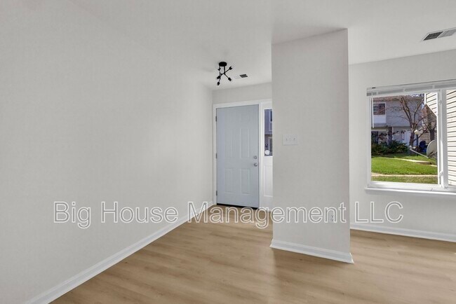 Building Photo - 3125 Heathcote Rd