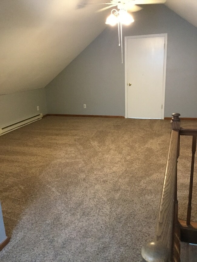 Building Photo - large 3br 2 bath home with full basement &...