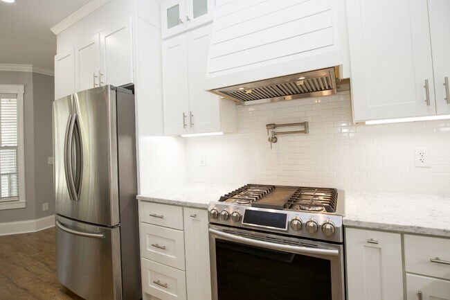Building Photo - "Spacious and Inviting 2620 sq. ft. Home i...